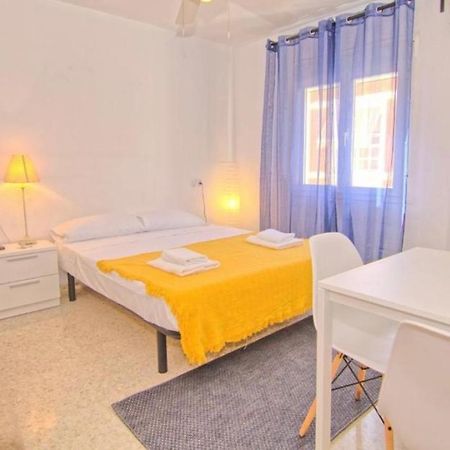 Low Cost Room Малага Екстер'єр фото