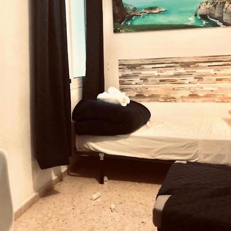 Low Cost Room Малага Екстер'єр фото