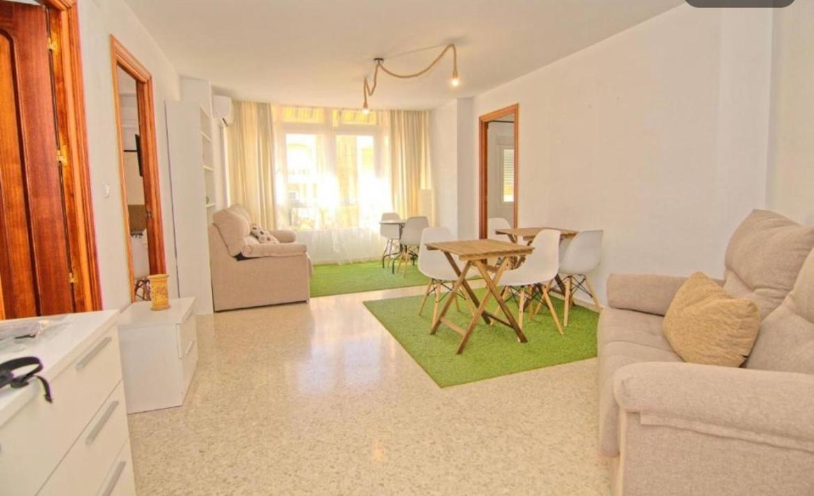 Low Cost Room Малага Екстер'єр фото