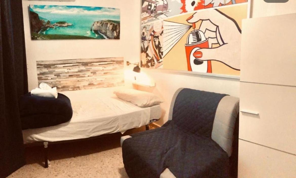 Low Cost Room Малага Екстер'єр фото