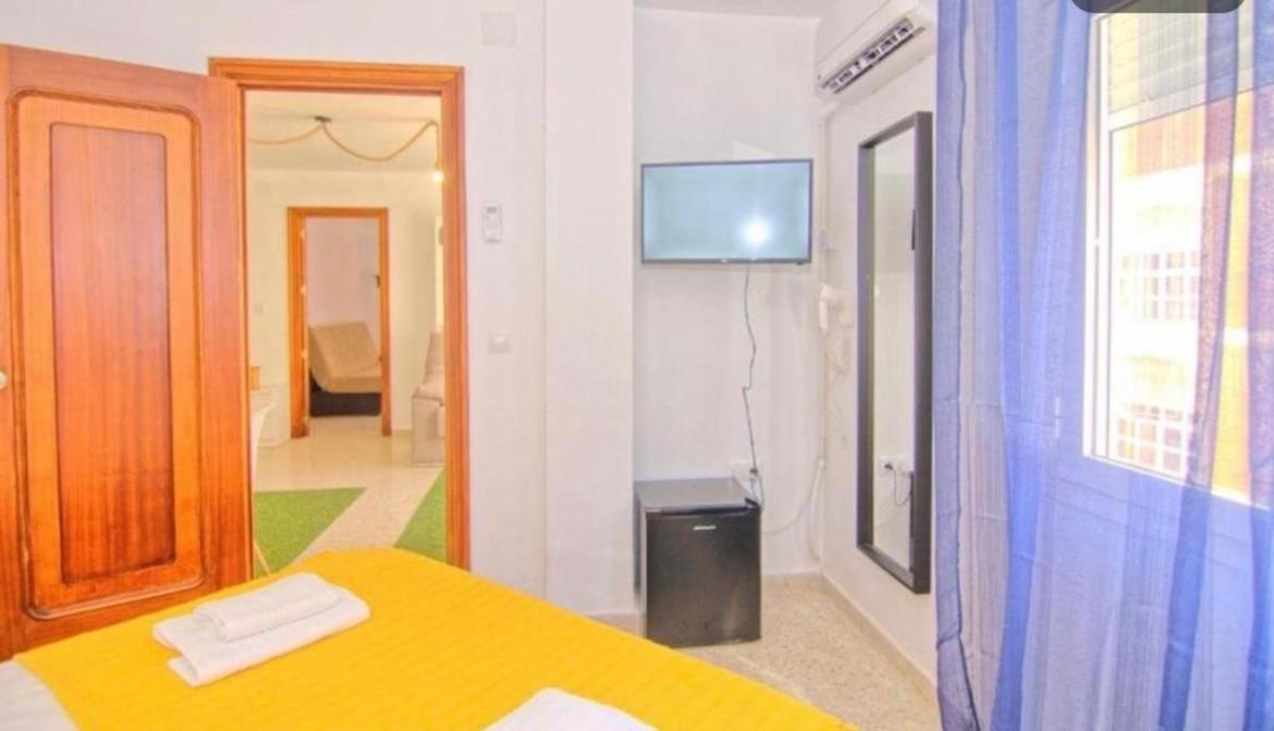 Low Cost Room Малага Екстер'єр фото