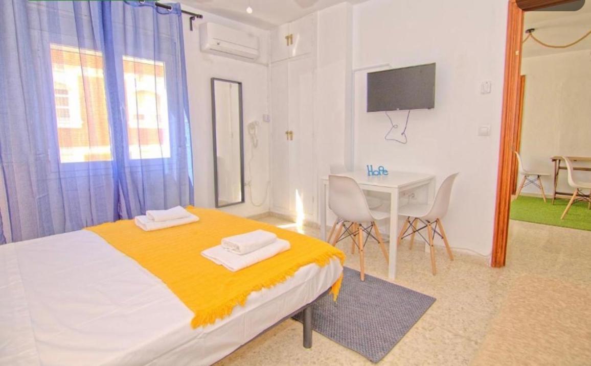 Low Cost Room Малага Екстер'єр фото