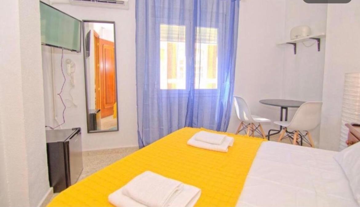 Low Cost Room Малага Екстер'єр фото