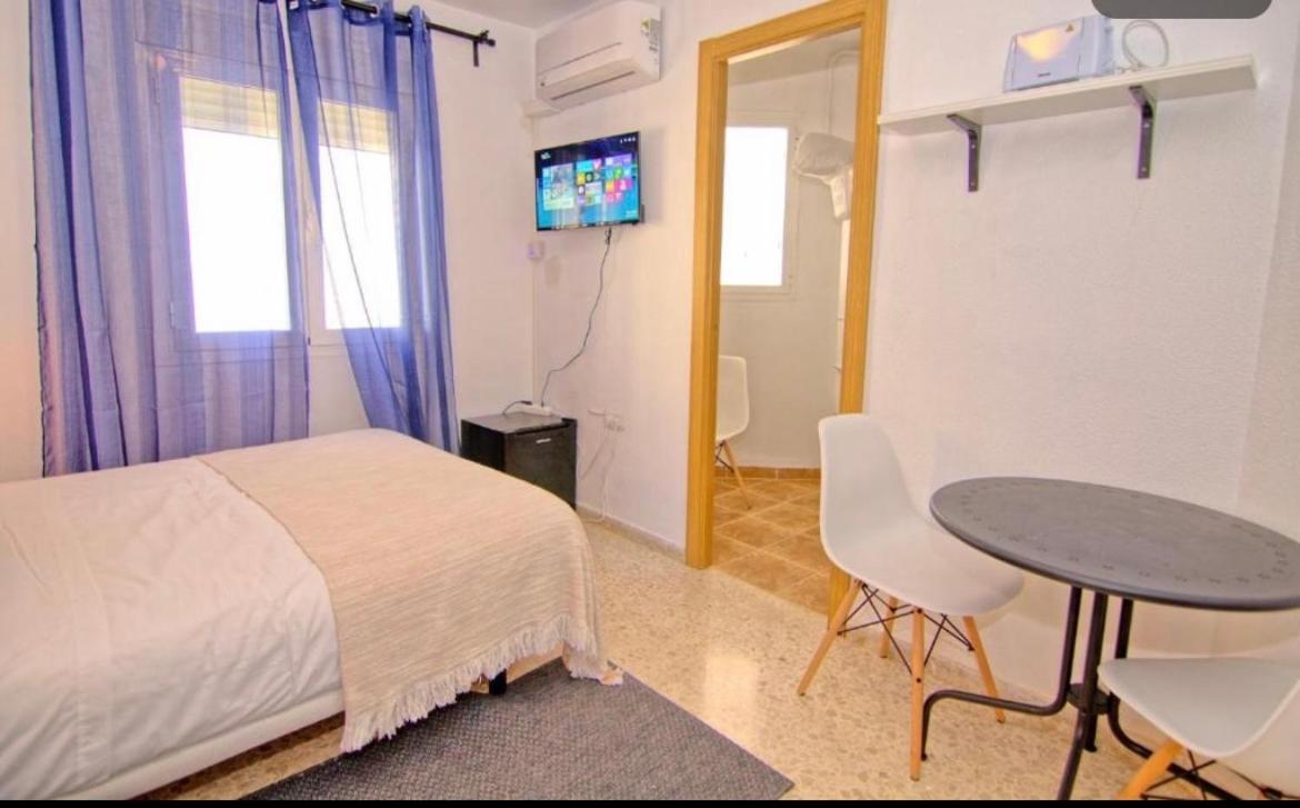 Low Cost Room Малага Екстер'єр фото