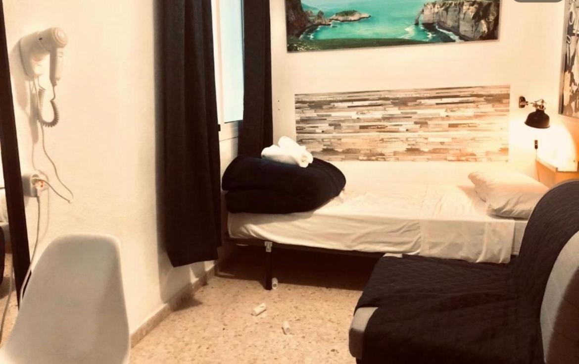 Low Cost Room Малага Екстер'єр фото