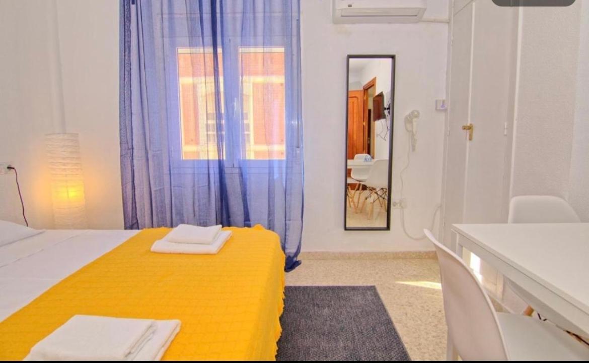 Low Cost Room Малага Екстер'єр фото