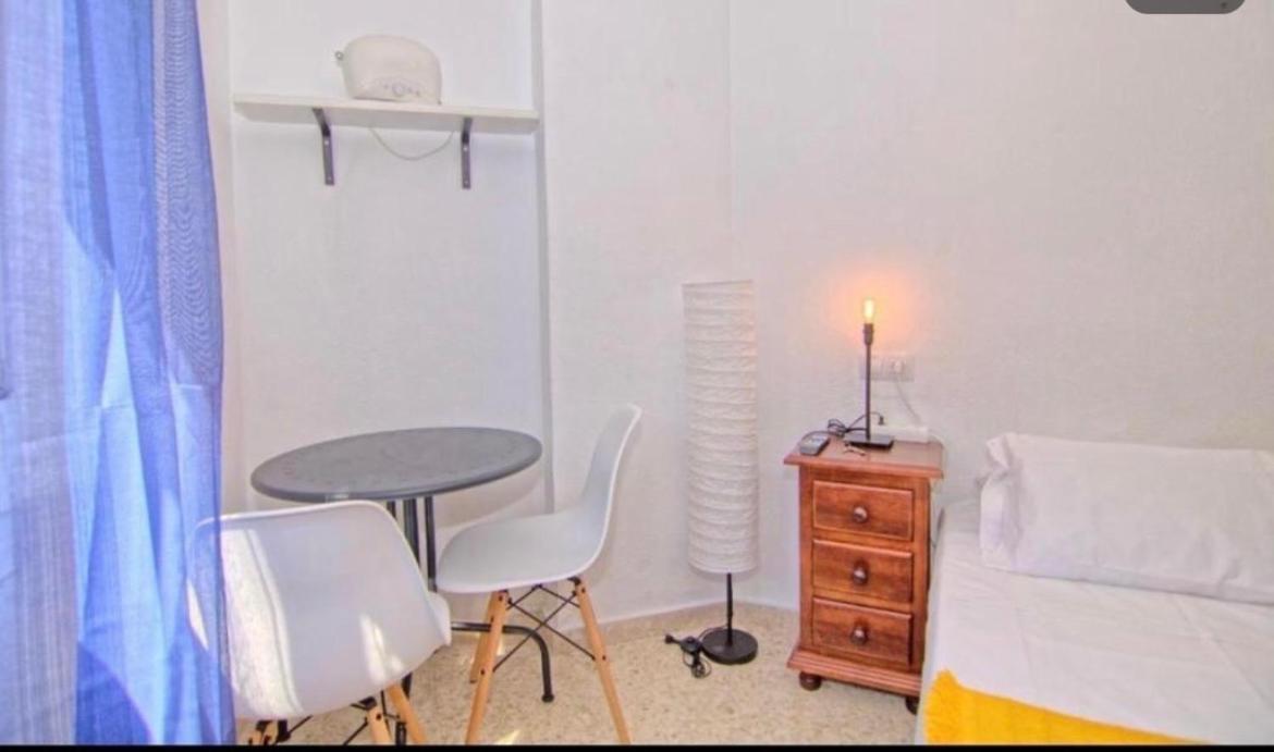 Low Cost Room Малага Екстер'єр фото